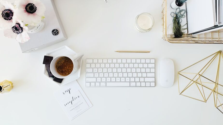 Featured image for: AI writing tool for bloggers