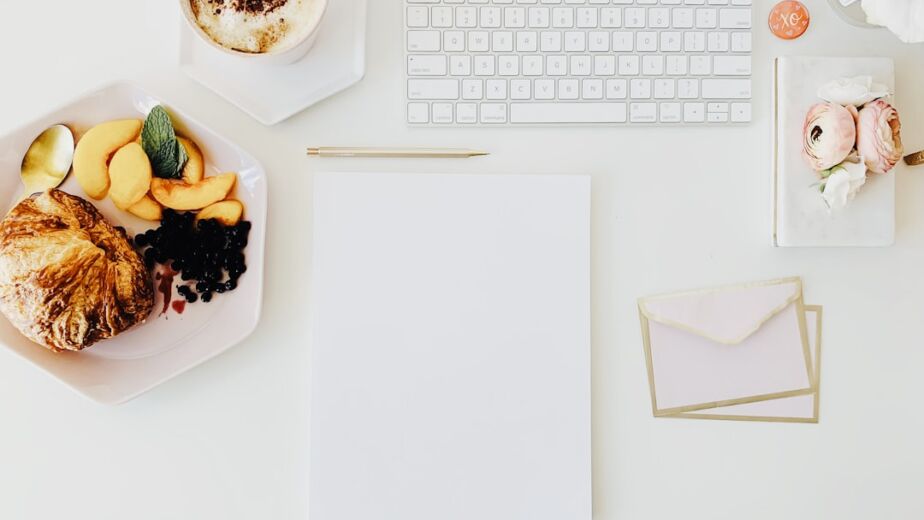 Featured image for: AI writing tool for bloggers