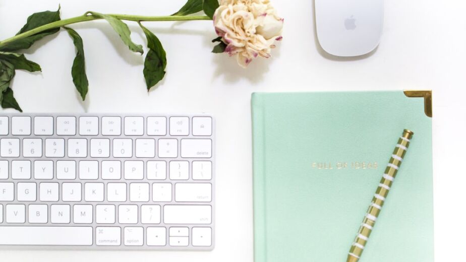 Featured image for: AI writing tool for bloggers