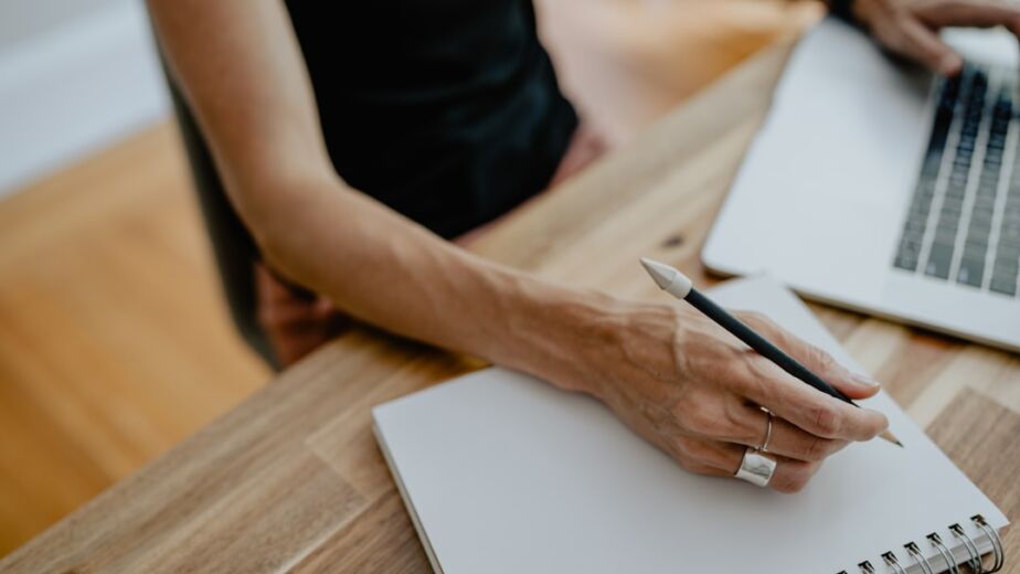 Featured image for: AI writing tool for bloggers