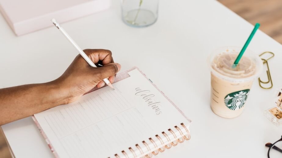 Featured image for: AI writing tool for bloggers