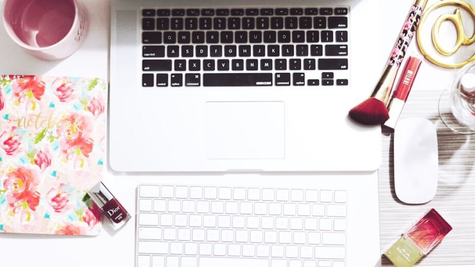 Featured image for: AI writing tool for bloggers