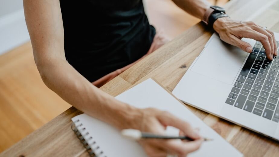 Featured image for: AI writing tool for bloggers